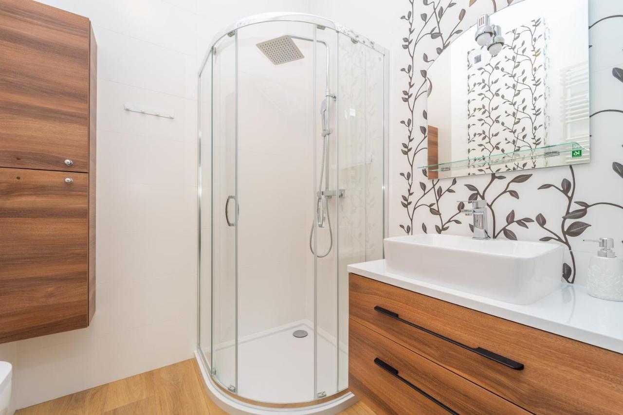 Golden Garden Gates Apartment *